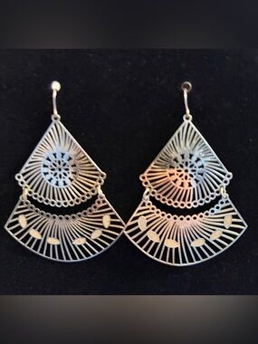 3/$30✨☀️Boho Gold-Tone Filigree Fan Statement Earrings✨☀️✨Fishhooks